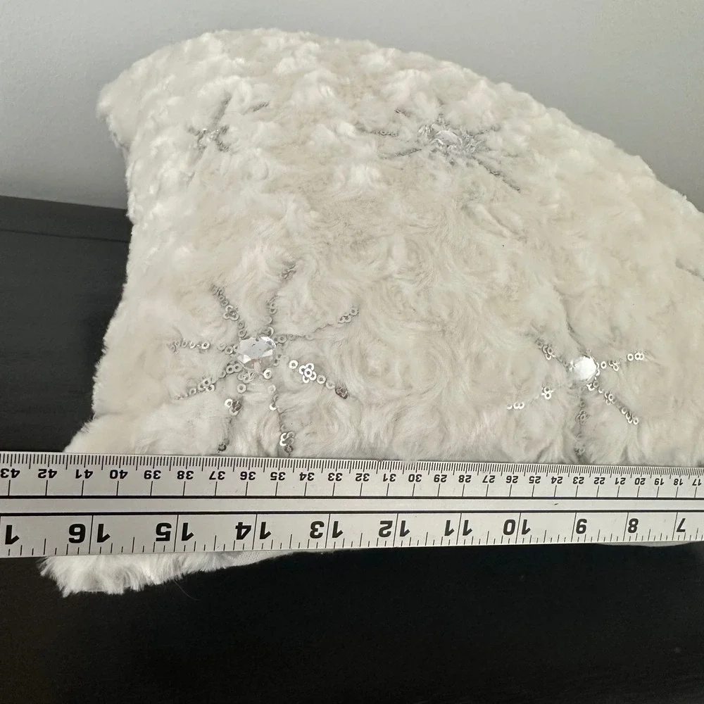 Pier 1 Imports Throw Pillow Light Up Off White Faux Fur Snowflake 16x16 Jewels